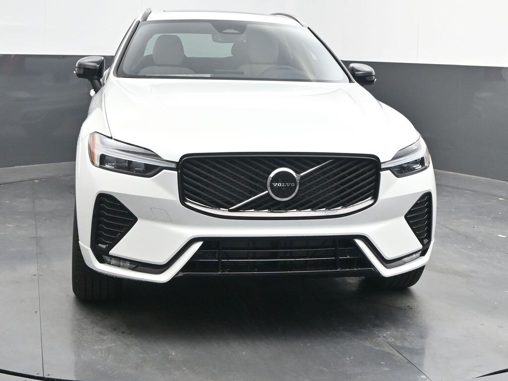2026 Volvo XC60 B5 Core photo 2