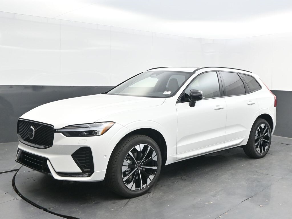 2026 Volvo XC60 B5 Plus photo 3