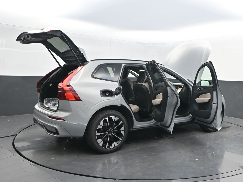 2026 Volvo XC60 Plus - Photo 29