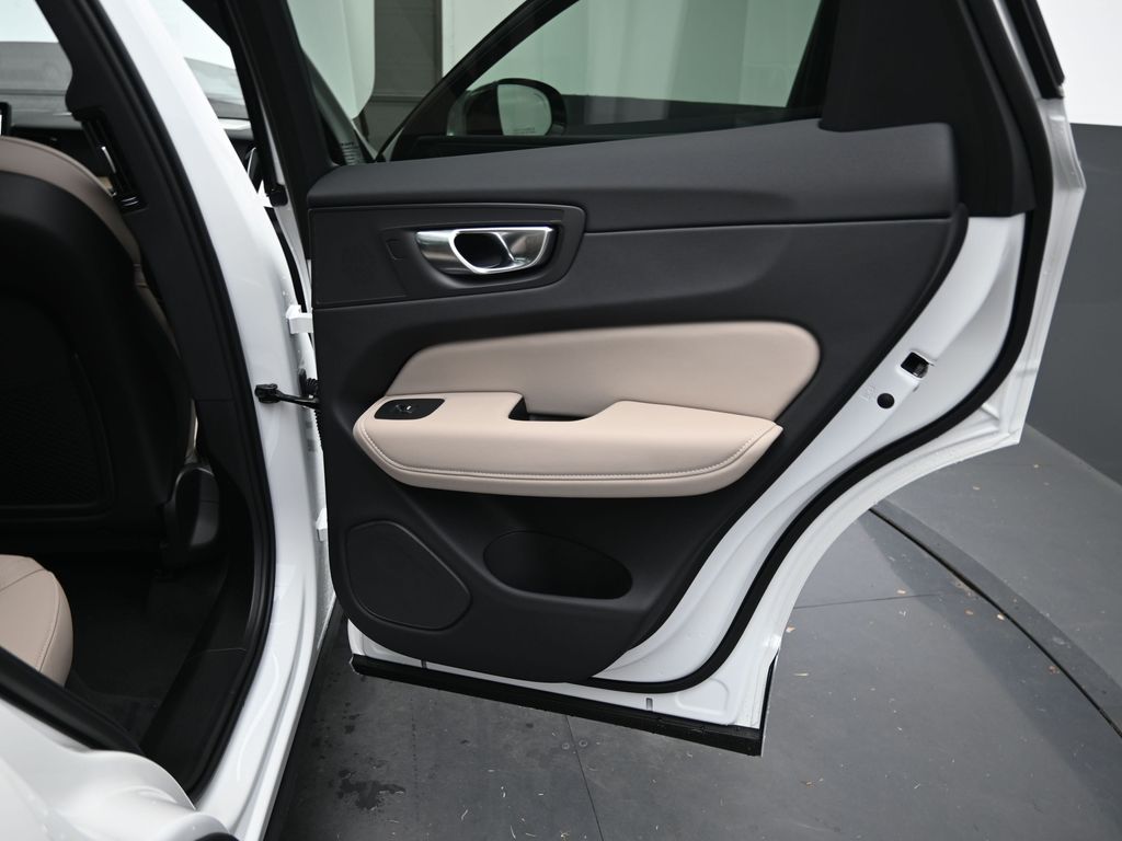 2026 Volvo XC60 Core - Photo 32