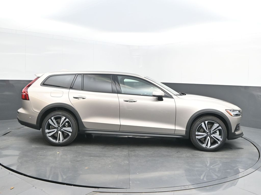 2026 Volvo V60 Cross Country Plus - Photo 8