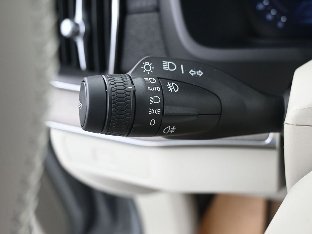 2026 Volvo XC90 Ultra - Photo 16