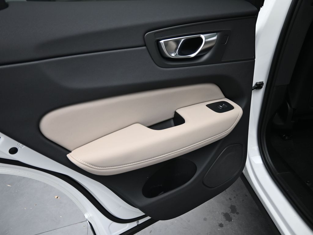 2026 Volvo XC60 Core - Photo 27