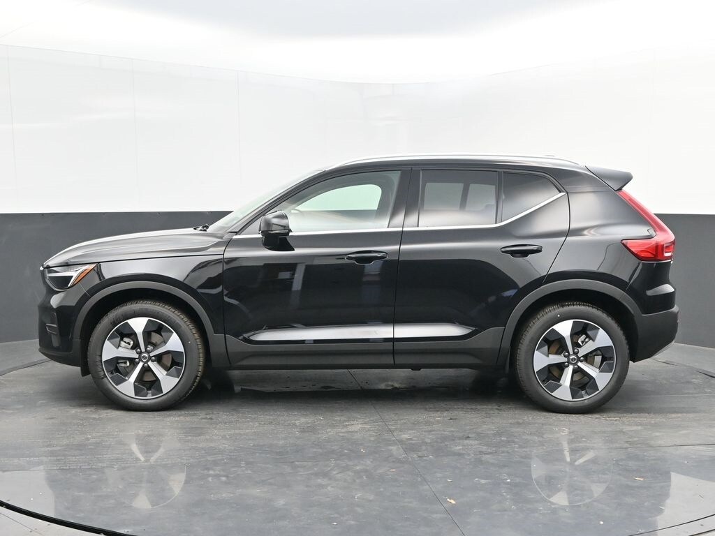 2025 Volvo XC40 Core photo 4