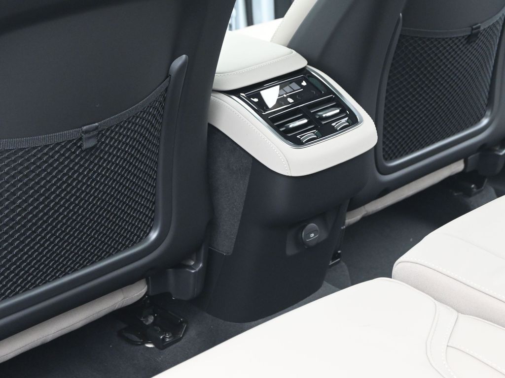2026 Volvo XC90 Ultra - Photo 29