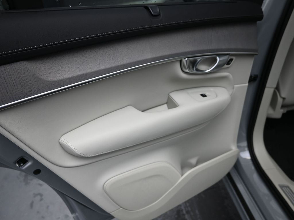 2026 Volvo XC90 Ultra - Photo 27