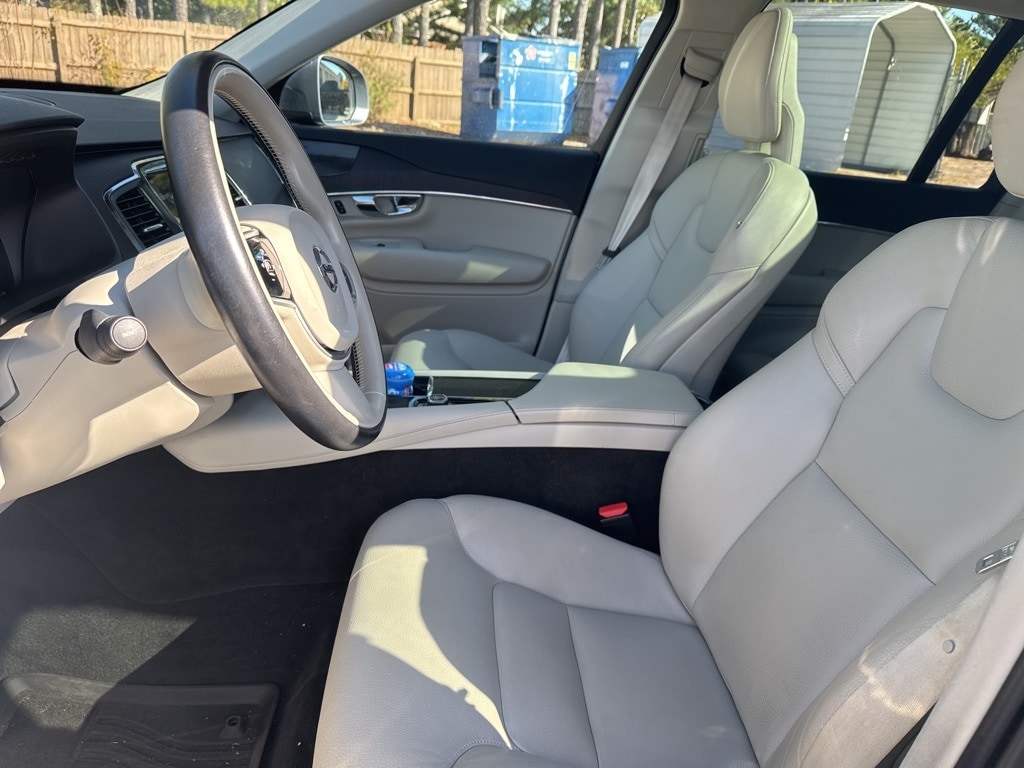 Used 2020 Volvo XC90 T5 Momentum SUV