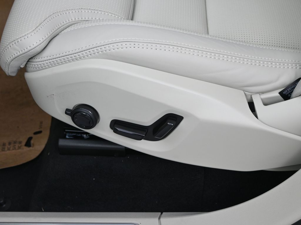 2026 Volvo XC90 Ultra - Photo 12