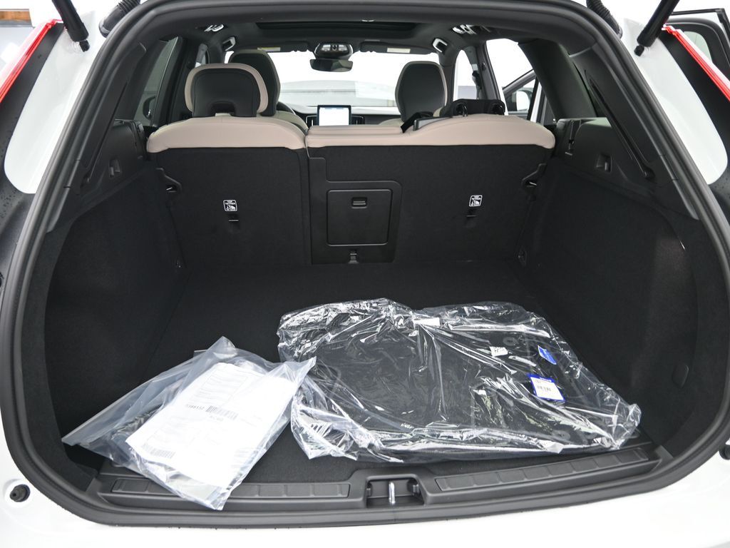 2026 Volvo XC60 Core - Photo 30