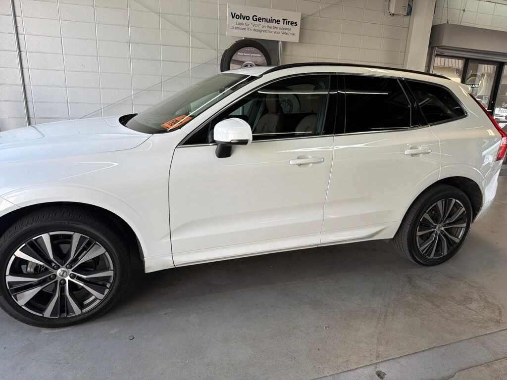 Used 2022 Volvo XC60 B5 Momentum SUV