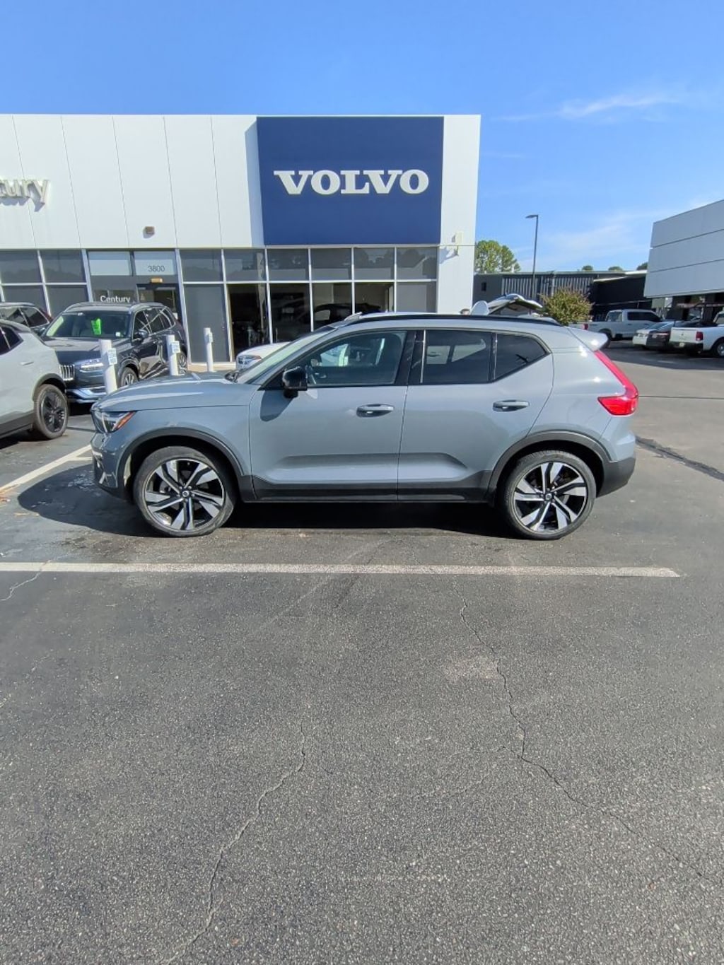 Certified 2023 Volvo XC40 B5 Plus Dark Theme SUV