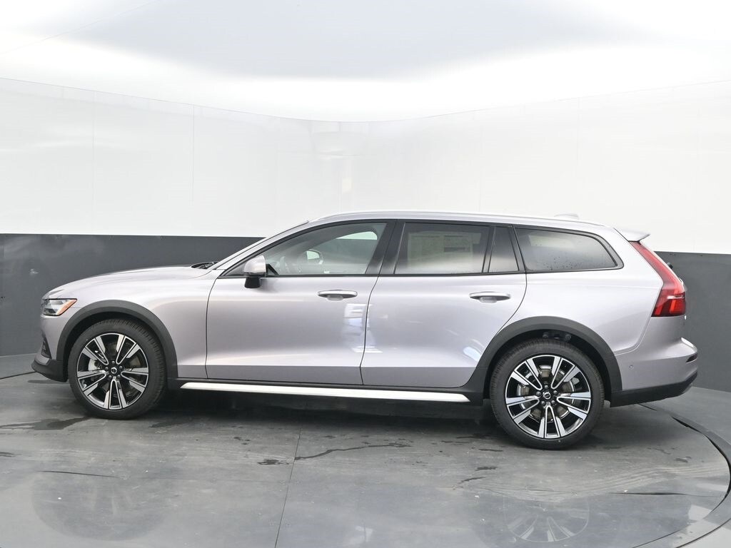 2026 Volvo V60 Cross Country B5 photo 4