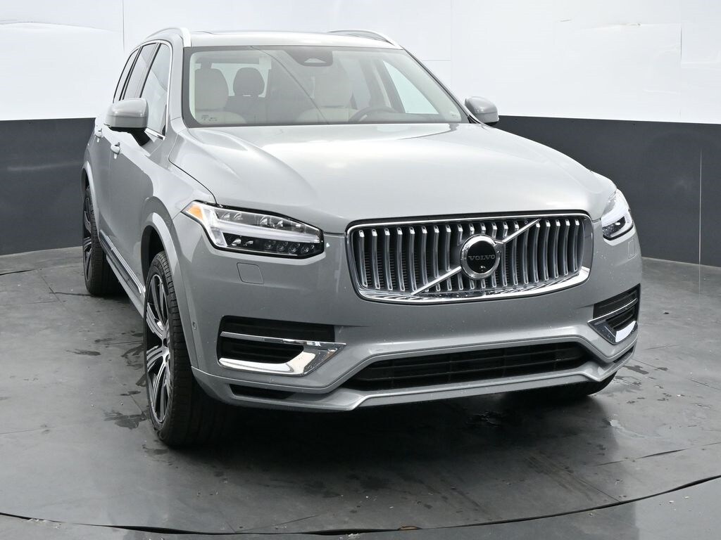 2025 Volvo XC90 T8 Plus photo 2
