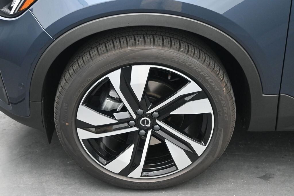 New 2026 Volvo XC40 B5 Plus SUV
