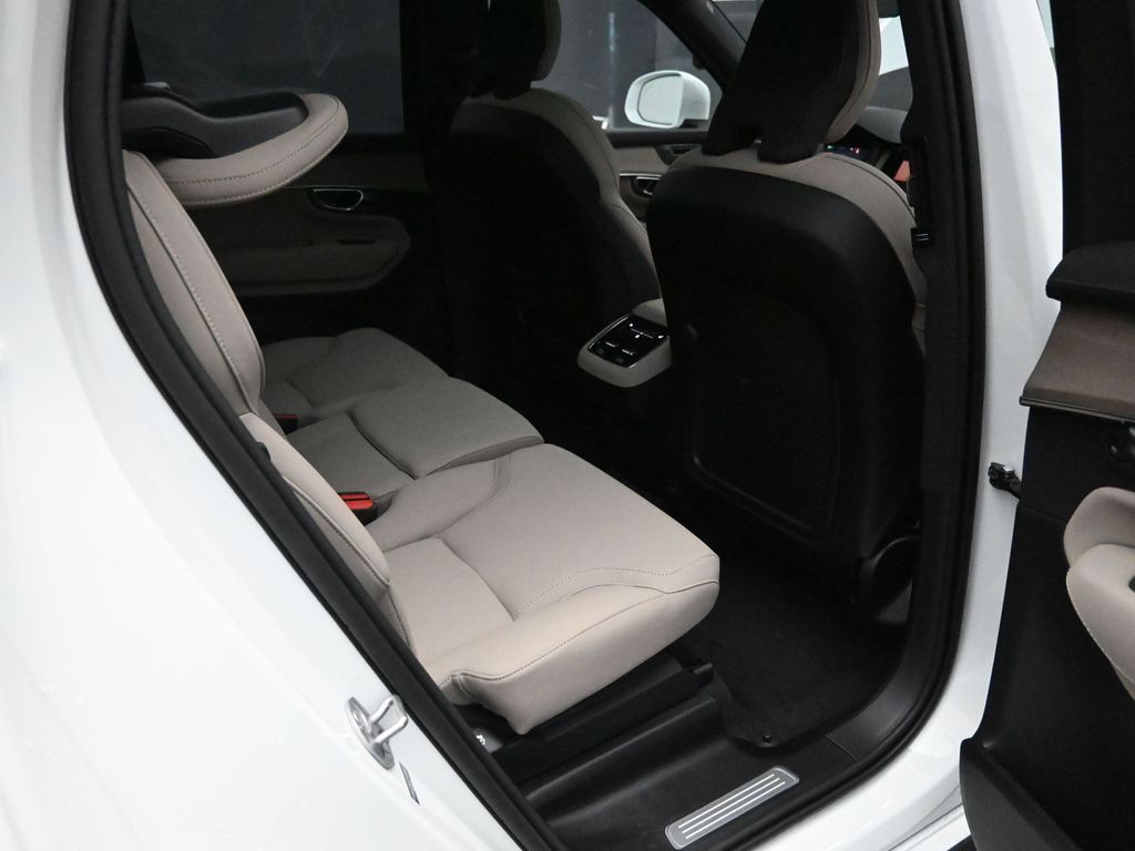2026 Volvo XC90 Plus - Photo 36
