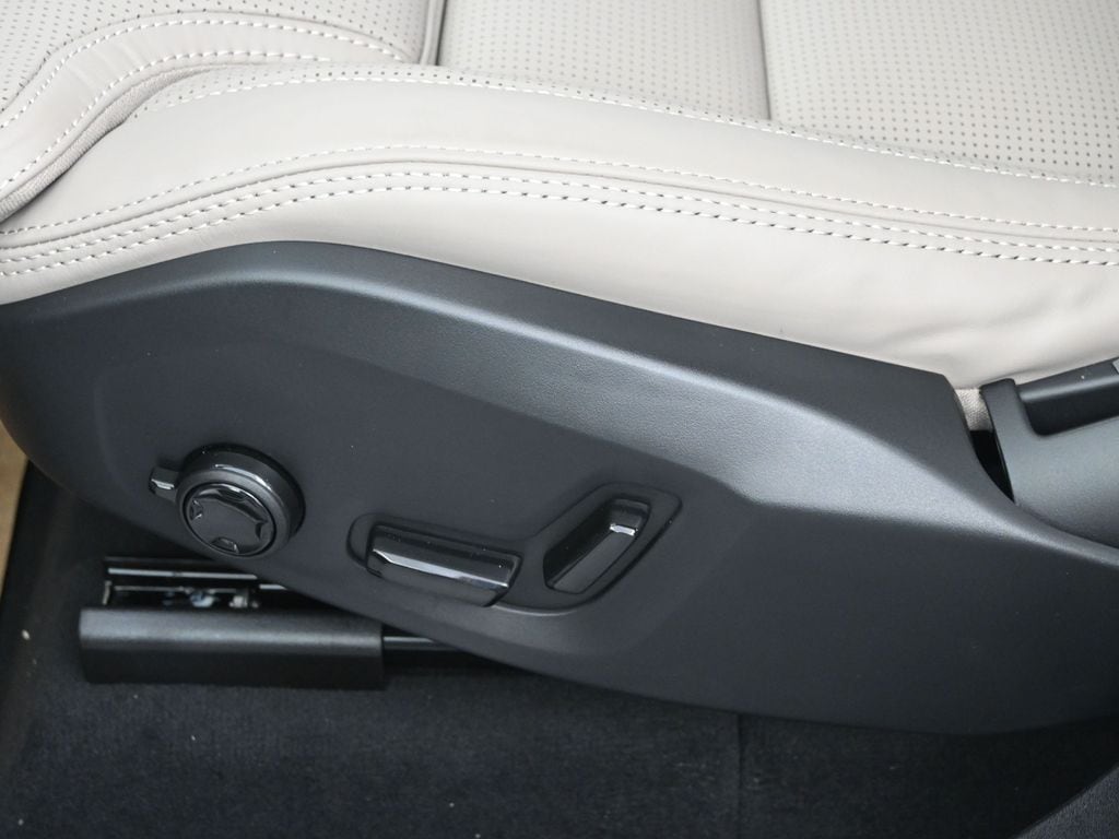 2026 Volvo XC90 Ultra - Photo 12