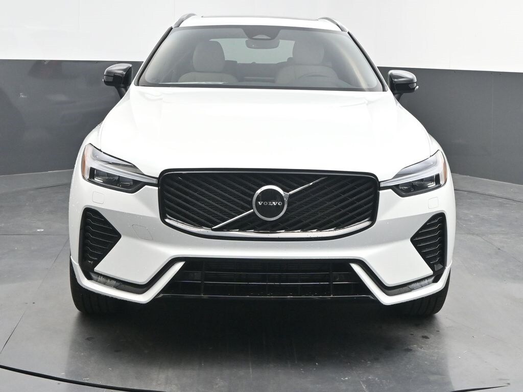 2026 Volvo XC60 B5 Core photo 2