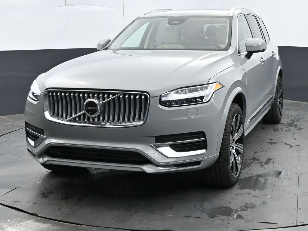 2025 Volvo XC90 T8 Plus photo 3