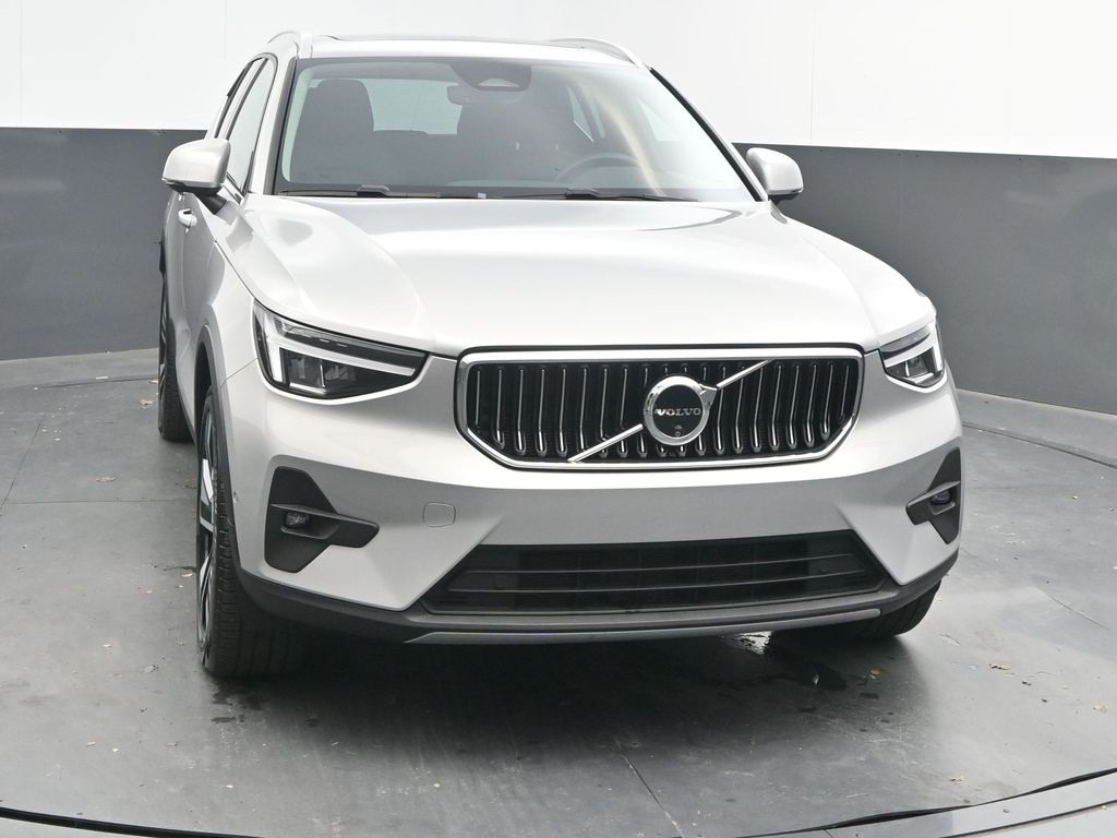 Certified 2025 Volvo XC40 B5 Plus Bright Theme SUV