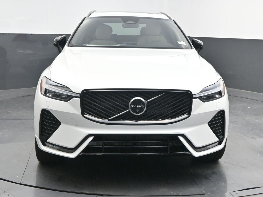 2026 Volvo XC60 B5 Plus photo 2