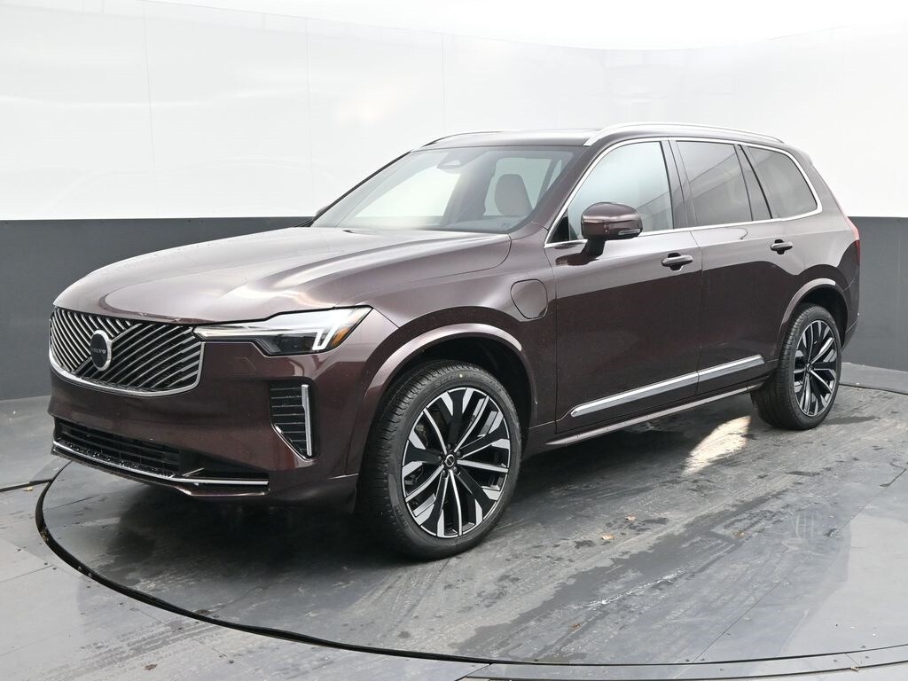 2025 Volvo XC90 T8 Core photo 3