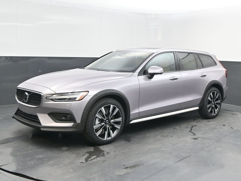2026 Volvo V60 Cross Country B5 photo 3