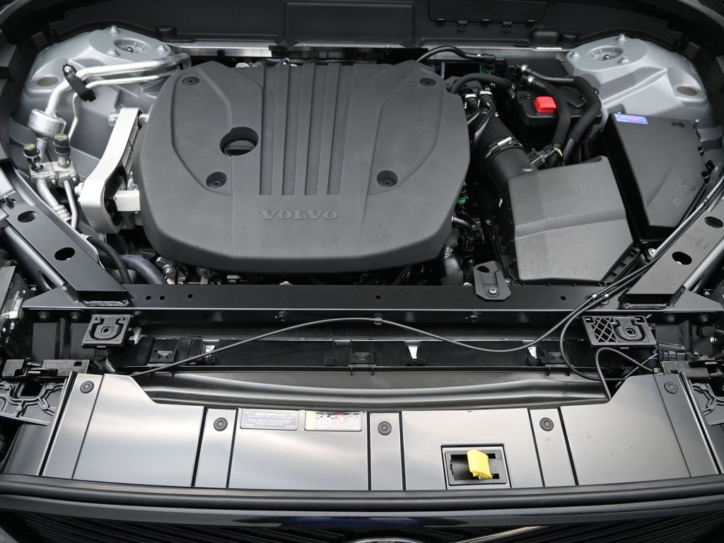 2026 Volvo XC60 Plus - Photo 12