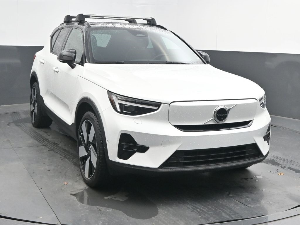 2023 Volvo XC40 Ultimate's photo