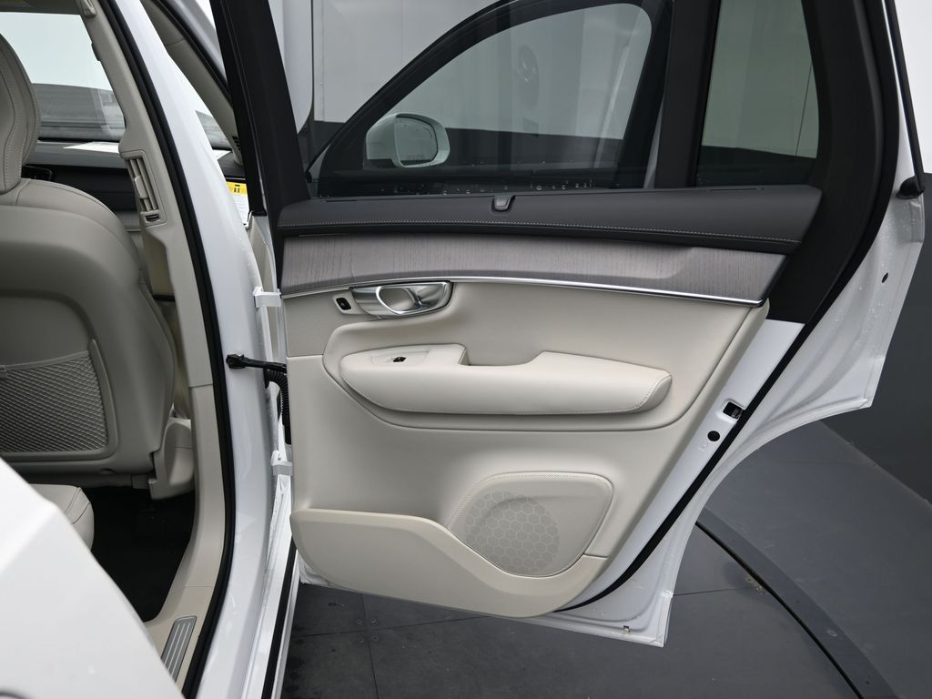 2026 Volvo XC90 Ultra - Photo 32