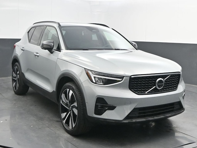 Pre-Owned 2025 Volvo XC40 B5 Plus Dark Theme SUV for Sale in Huntsville, AL