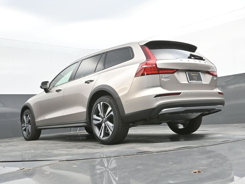 2026 Volvo V60 Cross Country Plus - Photo 42