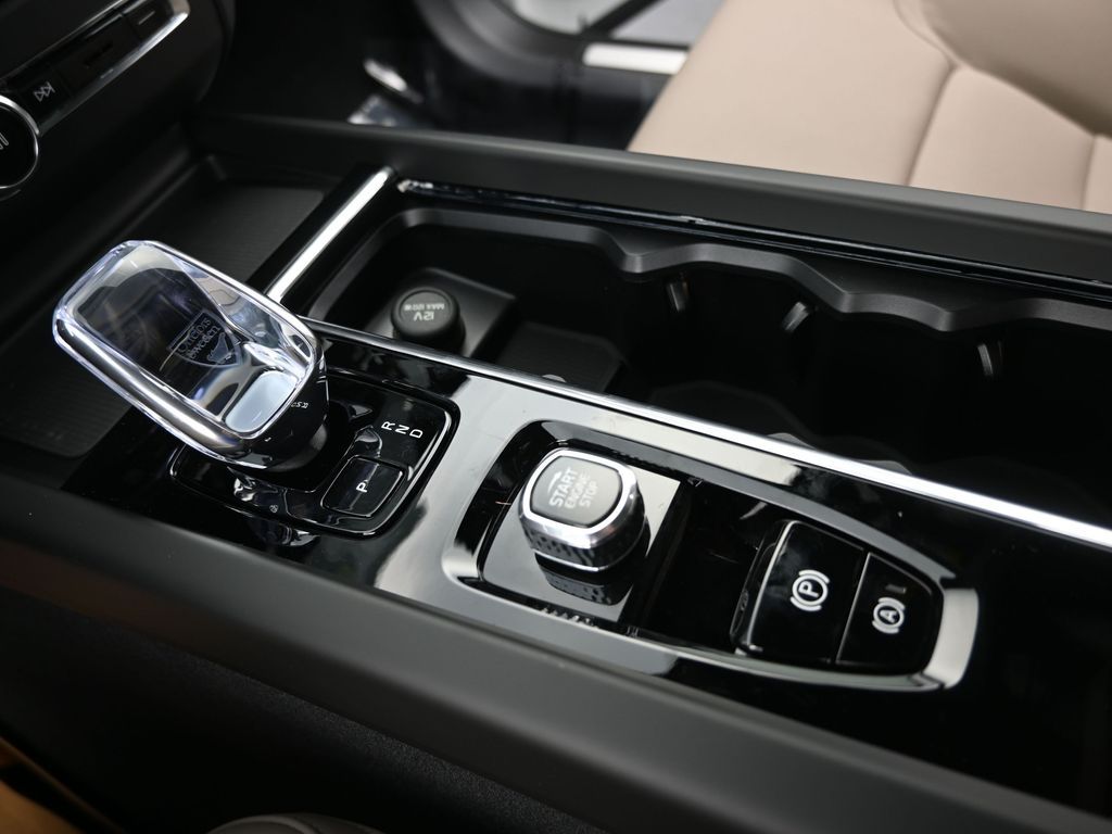 2026 Volvo XC60 Core - Photo 24
