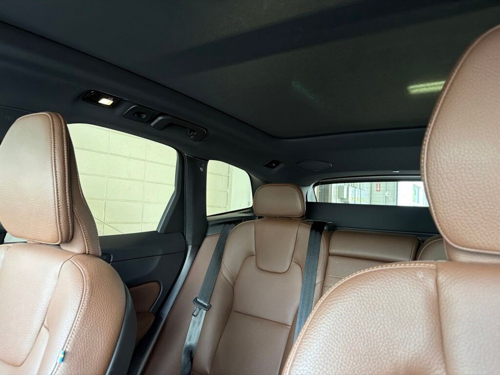 Used 2022 Volvo XC60 B5 Momentum SUV