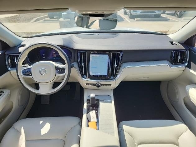 2024 Volvo S60 B5 Plus photo 4