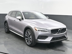 2026 Volvo V60 Cross Country B5 Ultra Wagon