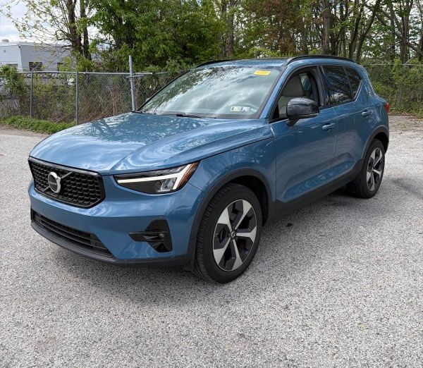2023 Volvo XC40 Plus