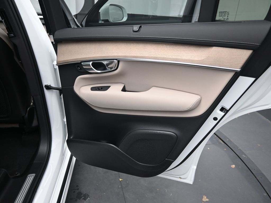 2026 Volvo XC90 Ultra - Photo 33