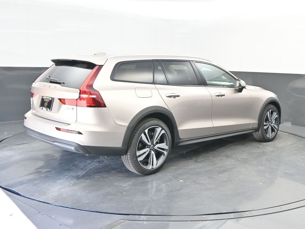 2026 Volvo V60 Cross Country Plus - Photo 7