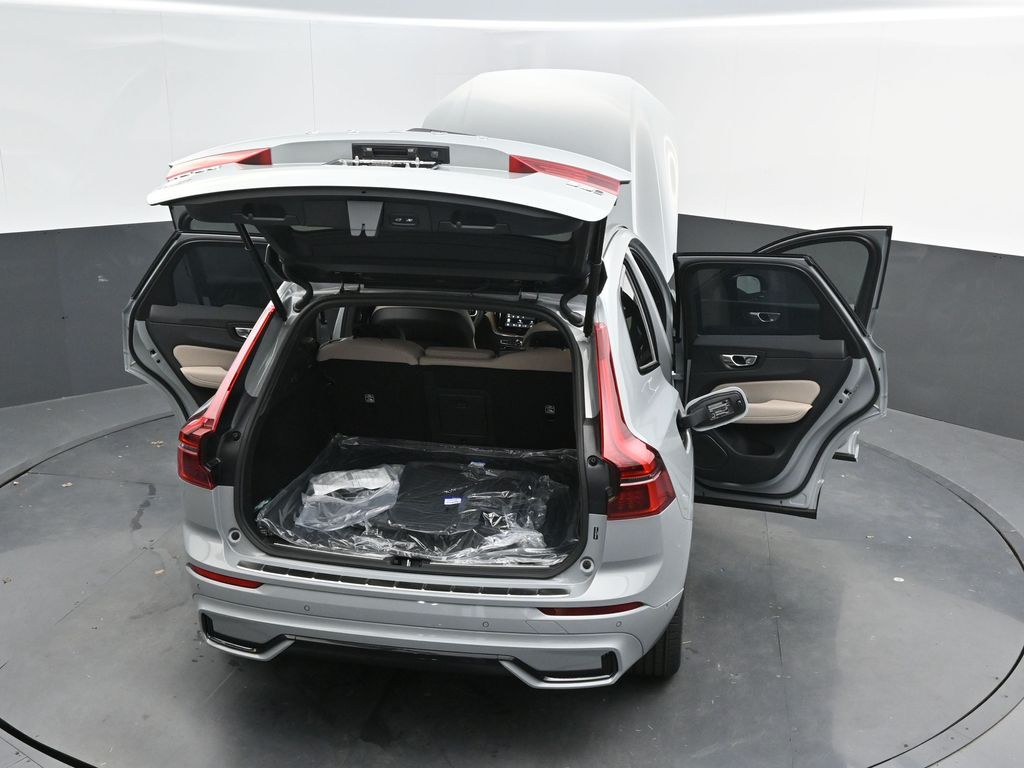 2026 Volvo XC60 Plus - Photo 31