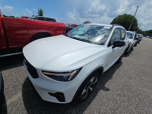 2026 Volvo XC40's photo