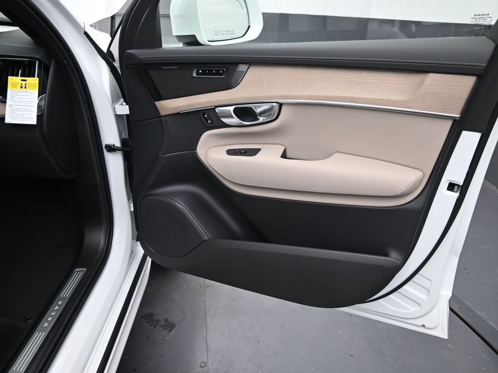 2026 Volvo XC90 Ultra - Photo 36