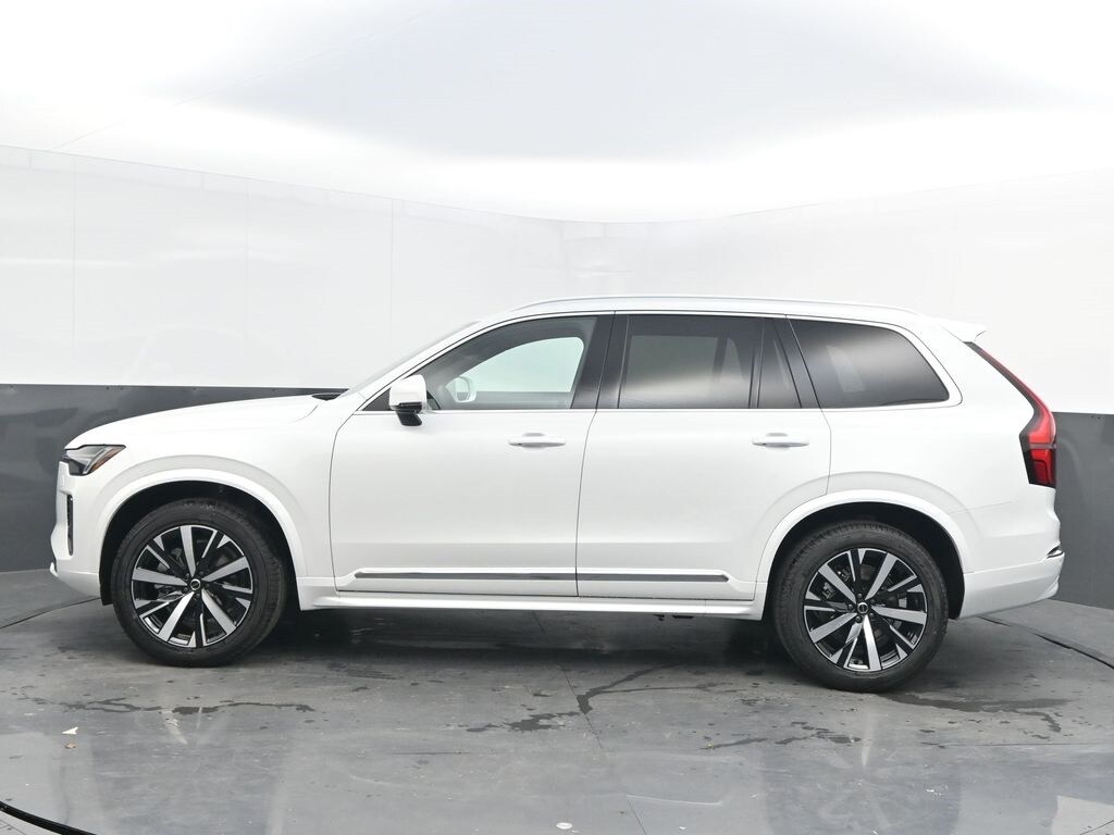 2026 Volvo XC90 B5 Core photo 4