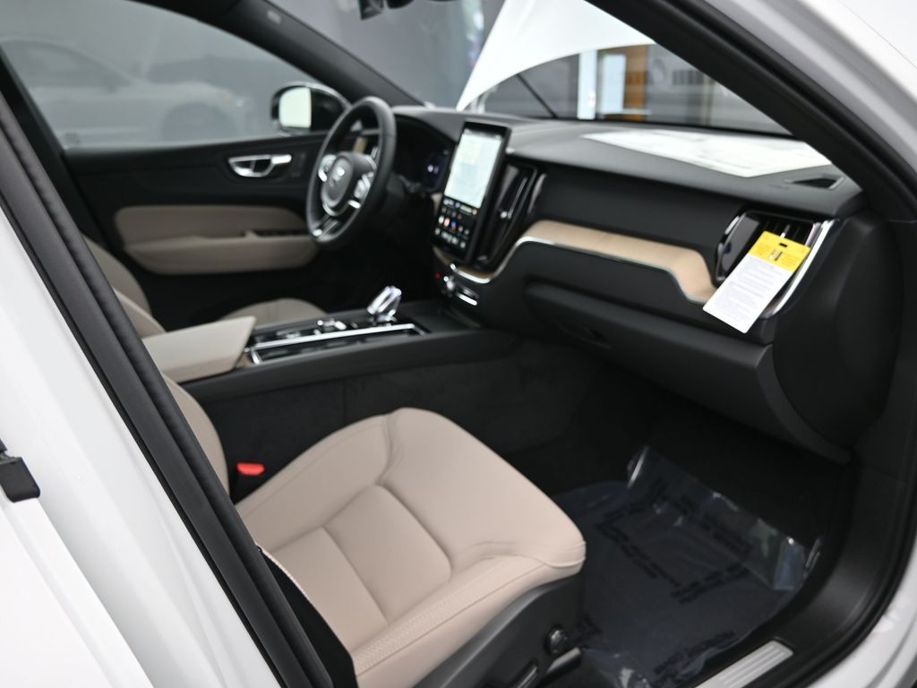 2026 Volvo XC60 Core - Photo 37