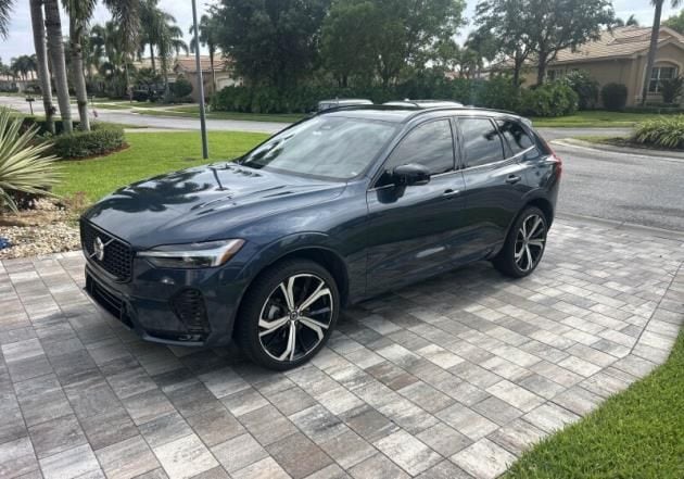 2024 Volvo XC60 B5 Ultimate Dark Theme AWD's photo