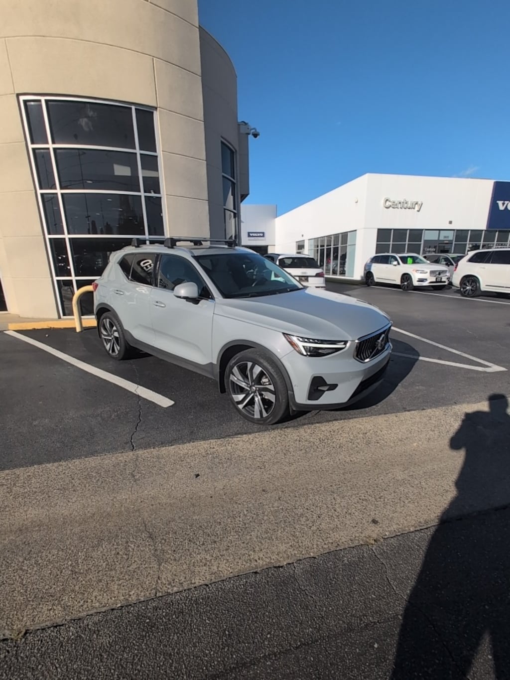 Certified 2024 Volvo XC40 B5 Plus Bright Theme SUV