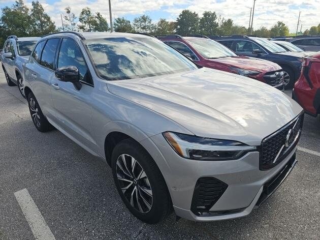 2025 Volvo XC60 B5 Plus photo 2