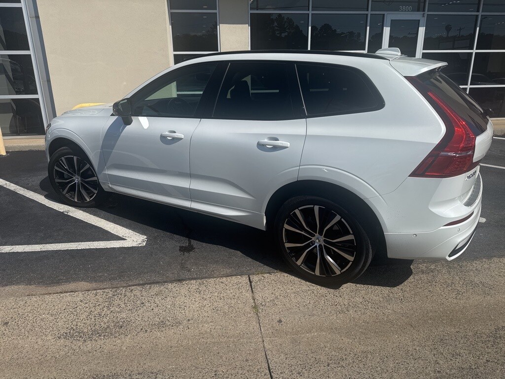 2023 Volvo XC60 B5 Plus photo 2