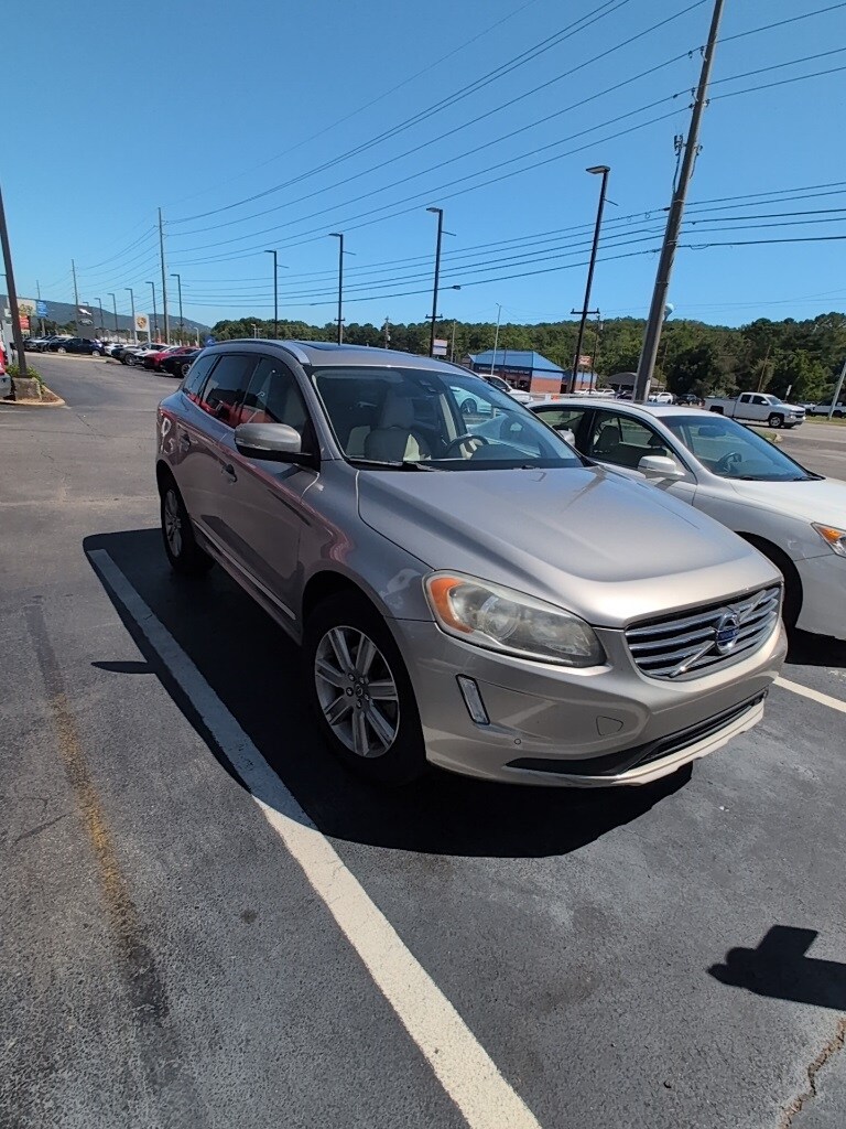 2016 Volvo XC60 T6 Drive-E photo 2