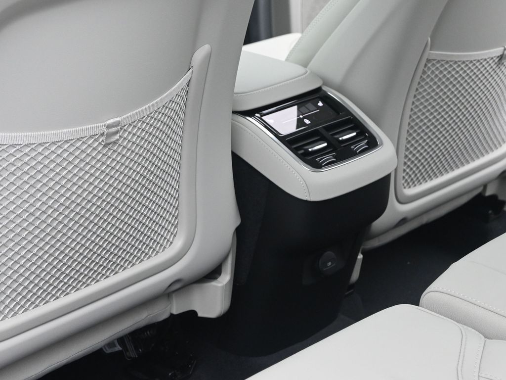 2026 Volvo XC90 Ultra - Photo 29