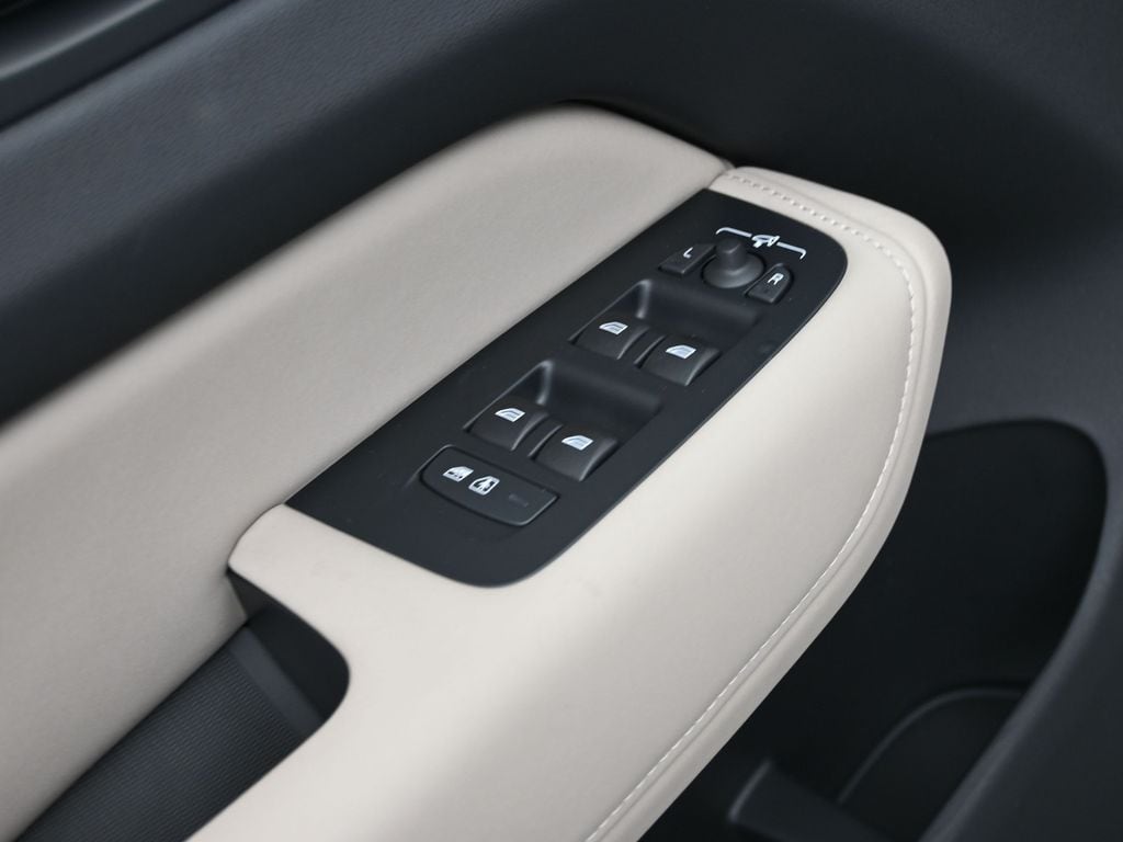 2026 Volvo XC60 Core - Photo 11